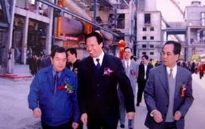 2003年11月26日，時任江西省人民政府常務副省長吳新雄、中共九江市委書記劉積福視察江西亞東。