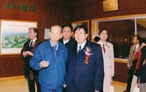 2003年11月26日，中國水泥協會會長雷前治視察江西亞東。