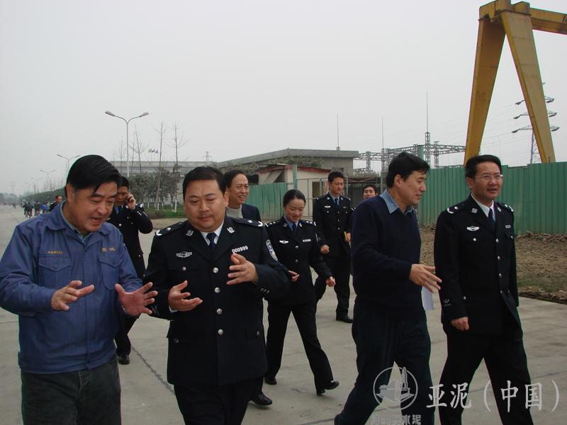 2009年2月11日，成都市公安局與本公司共建平安企業