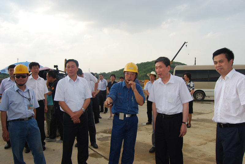2012年7月11日，江西省政協主席黃躍金視察江西亞東五、六期工地