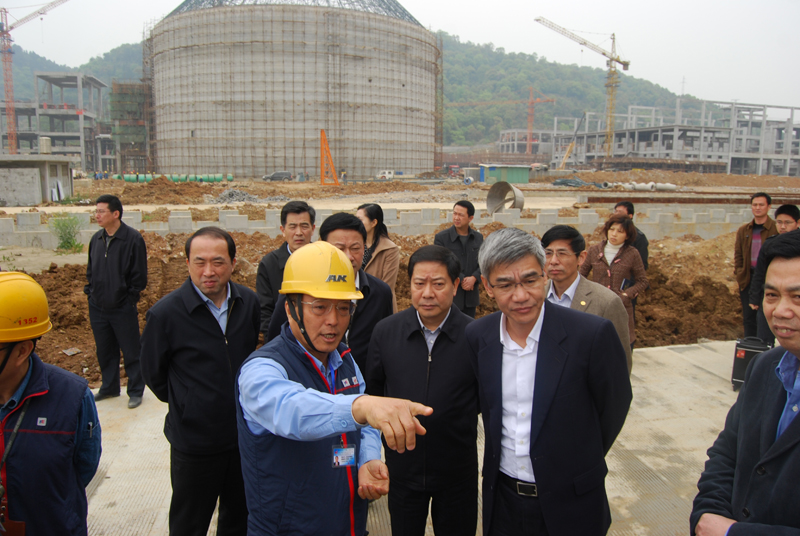 On 3 April 2013, the delegation led by Li Yihuang, vice governor of Jiangxi Province, visited the construction site of No. 5 and No.6 production line of Jiangxi Ya Dong, and was warmly received by Chang Chen-kuen, the general manager.